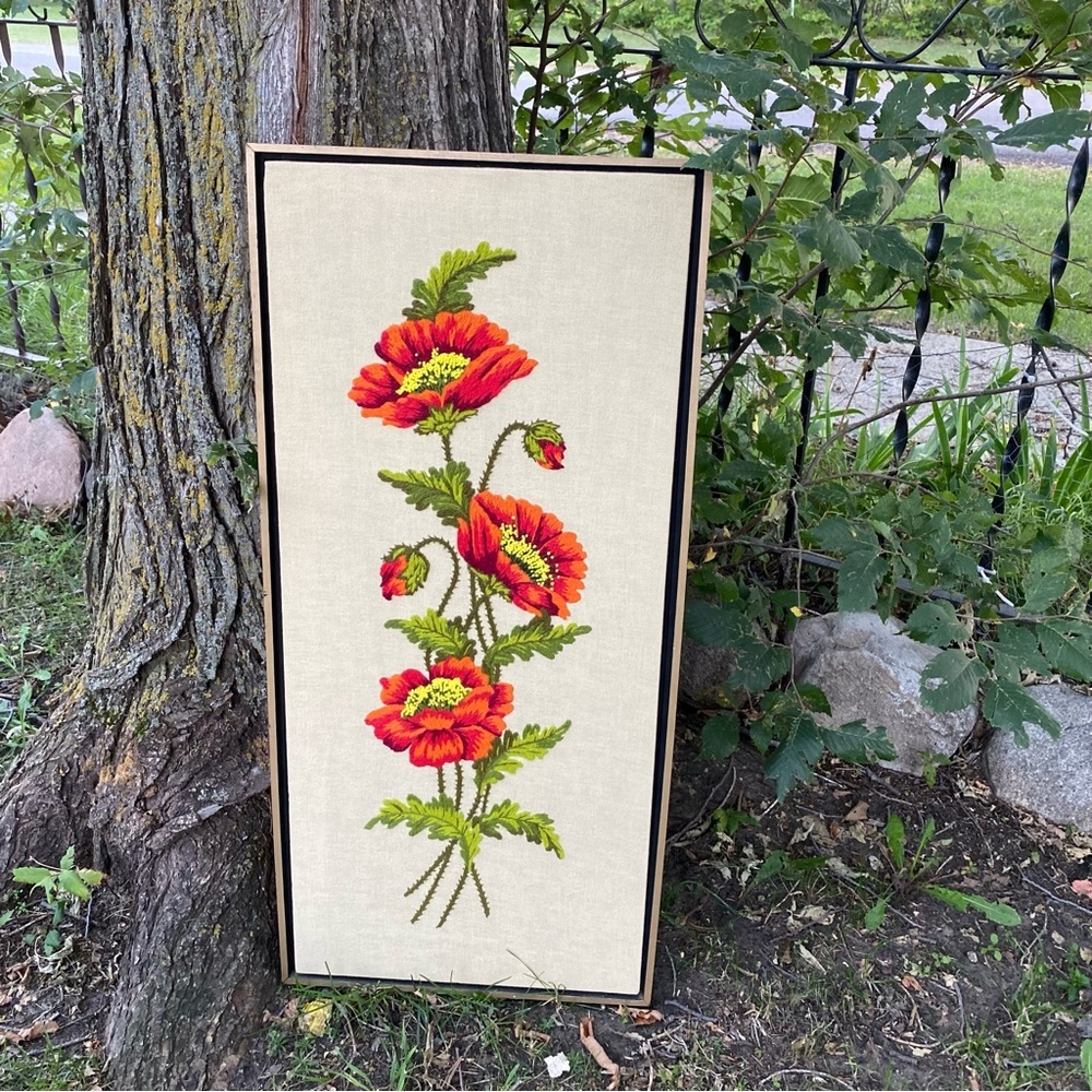 Vintage crewel 1960s Americana Folk‎ Art Large Scale Framed Poppies Needlepoint